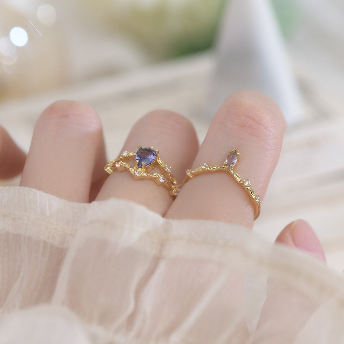 OCEAN EYES gold stackable ring set, 2 elegant rings with blue crystals, Dainty and versatile, perfect for everyday wear or special occasions