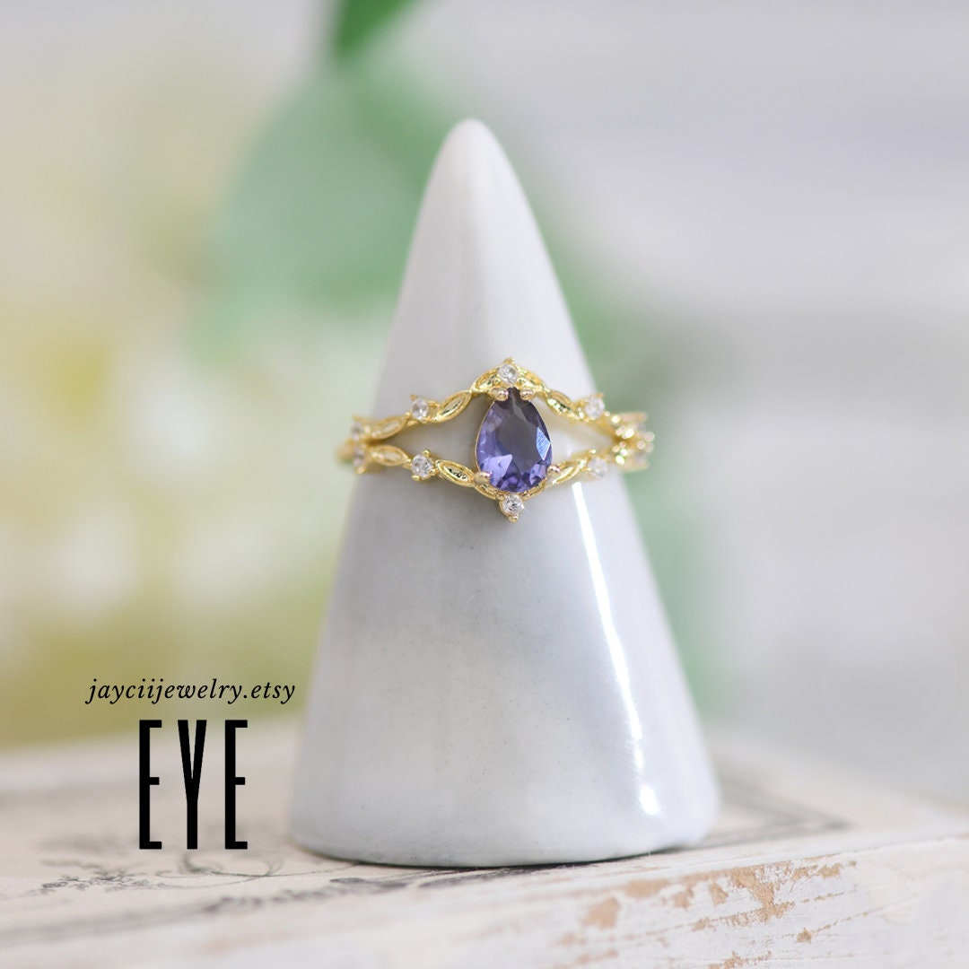 OCEAN EYES gold stackable ring set, 2 elegant rings with blue crystals, Dainty and versatile, perfect for everyday wear or special occasions