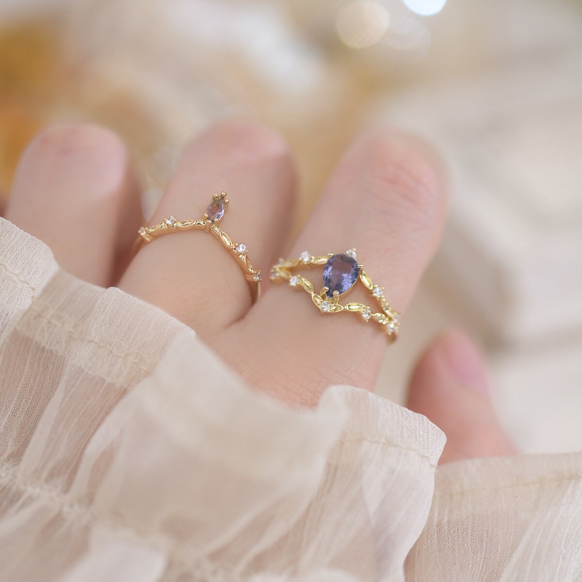 OCEAN EYES gold stackable ring set, 2 elegant rings with blue crystals, Dainty and versatile, perfect for everyday wear or special occasions