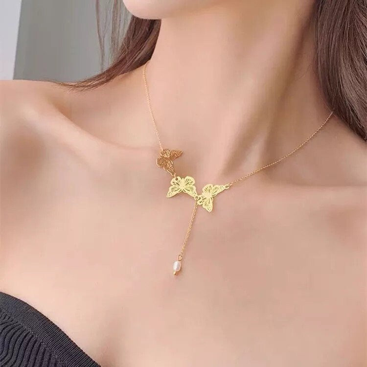 Butterfly Gold Chain Necklace For Her, Dainty Pearl Pendant, Animal Necklace, Keychain Choker, Keychain Gold Choker, Butterfly Pearl Choker