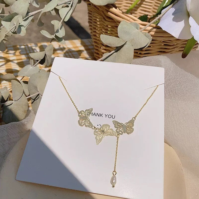 Butterfly Gold Chain Necklace For Her, Dainty Pearl Pendant, Animal Necklace, Keychain Choker, Keychain Gold Choker, Butterfly Pearl Choker