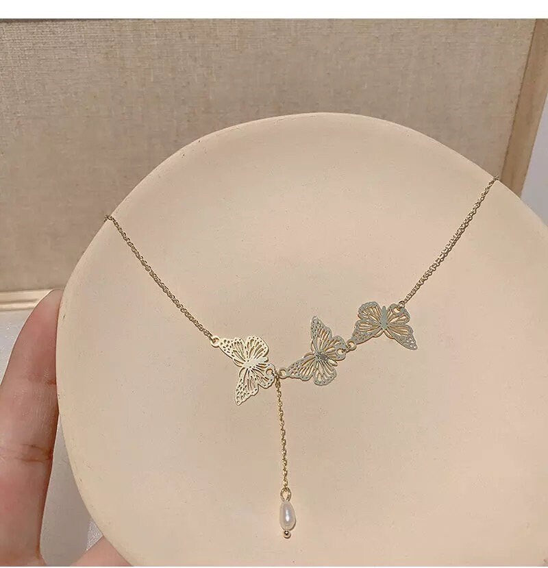 Butterfly Gold Chain Necklace For Her, Dainty Pearl Pendant, Animal Necklace, Keychain Choker, Keychain Gold Choker, Butterfly Pearl Choker