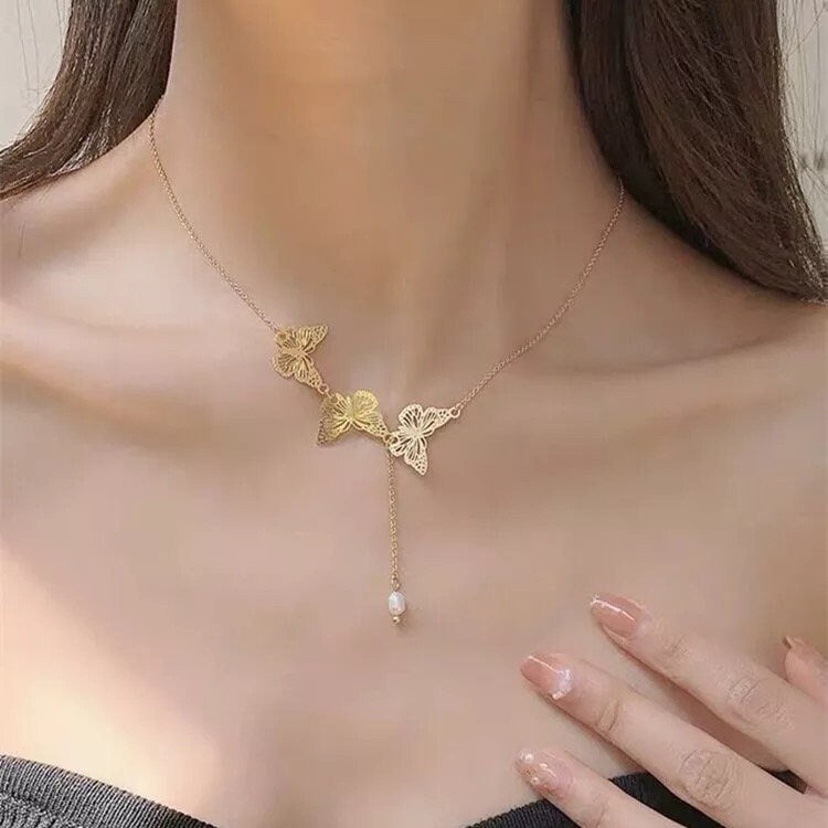 Butterfly Gold Chain Necklace For Her, Dainty Pearl Pendant, Animal Necklace, Keychain Choker, Keychain Gold Choker, Butterfly Pearl Choker